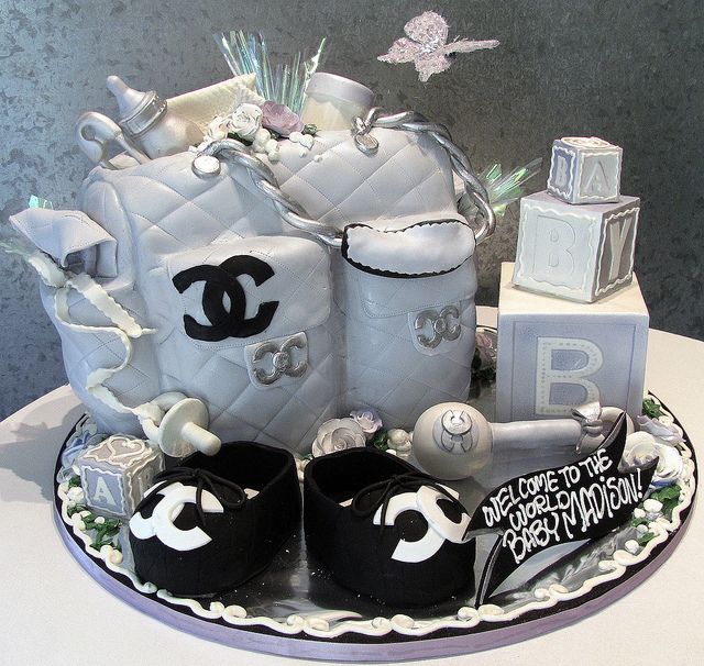 12 Scrumptious Diaper Bag Cakes for Baby Showers