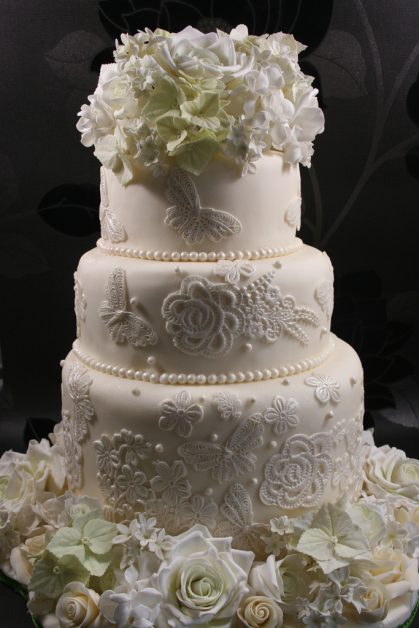 17 Lace Wedding Cake Ideas