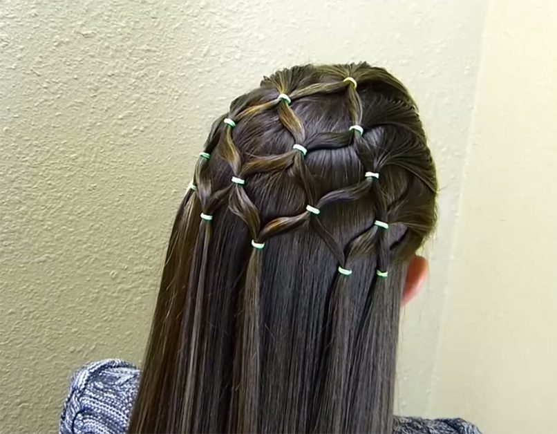 Pretty Christmas Tree Hairstyle That’s Easier to Do Than it Looks!