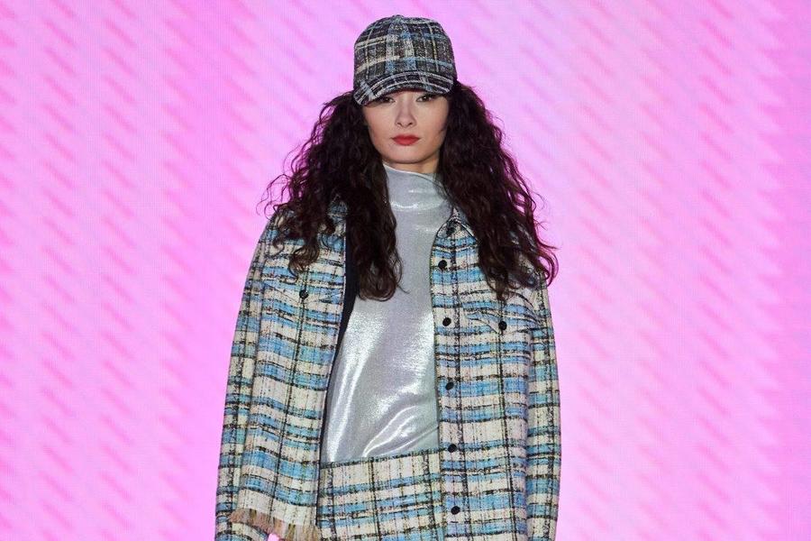 The Models of Jackets with Plaid Patterns from the Fall 2022 Shows