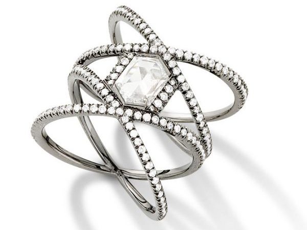 Pictures of Diamond Rings with Modern Designs that Express the Unique Taste