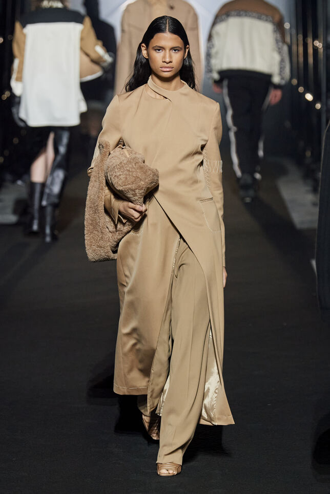 Nude Colors Are a Warm Trend for Fall-Winter 2022 - Shiny Eve