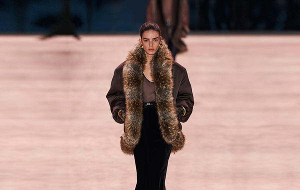 How to Wear a Velvet Skirt for Winter 2023