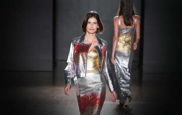 How to Coordinate Skirts with a Metallic Touch for Winter 2023