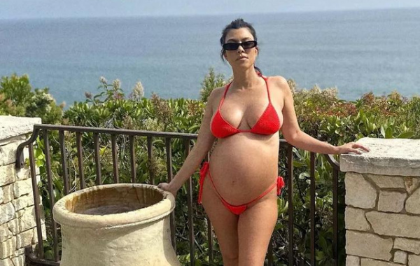 Kourtney Kardashian-Barker Flaunts Baby Bump in Sizzling Bikini: A Celebration of Motherhood