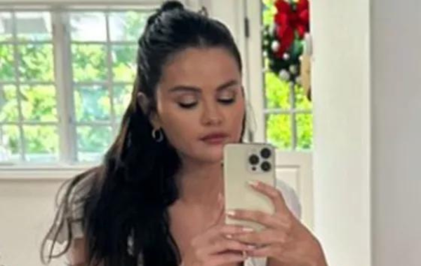 Selena Gomez: Back in the Kitchen with Summer Vibes!