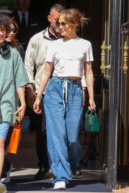 Jennifer Lopez Embraces the Baggy Jean Trend: A Style Evolution
