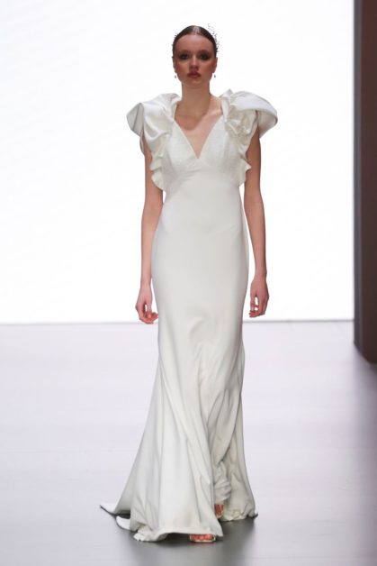 2024 Bridal Trends: Short Sleeve Wedding Dresses Take Center Stage