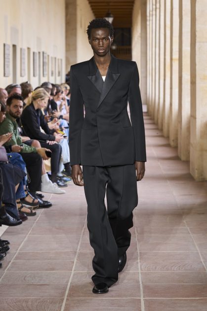 Top Men's Wedding Suit Trends for Summer 2024